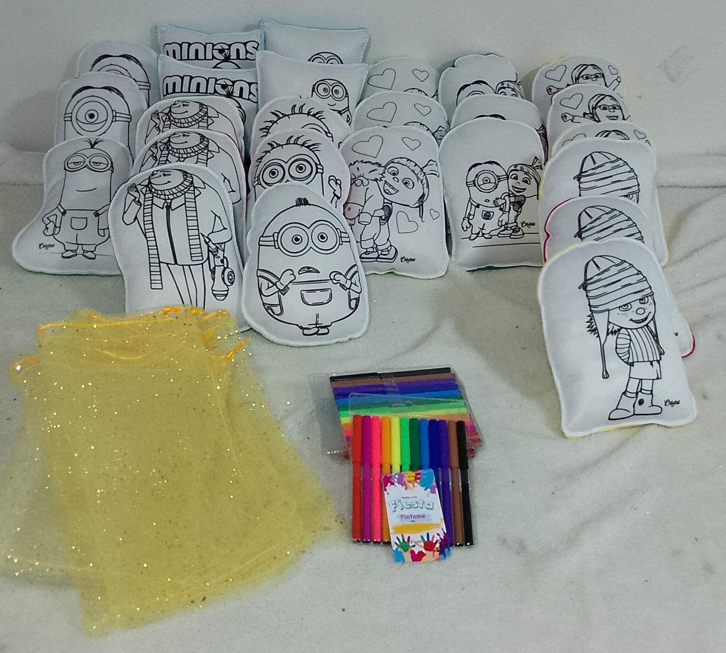 Kit cojin para pintar + 4 plumones + bolsita tull dorada + tarjetica para marcar