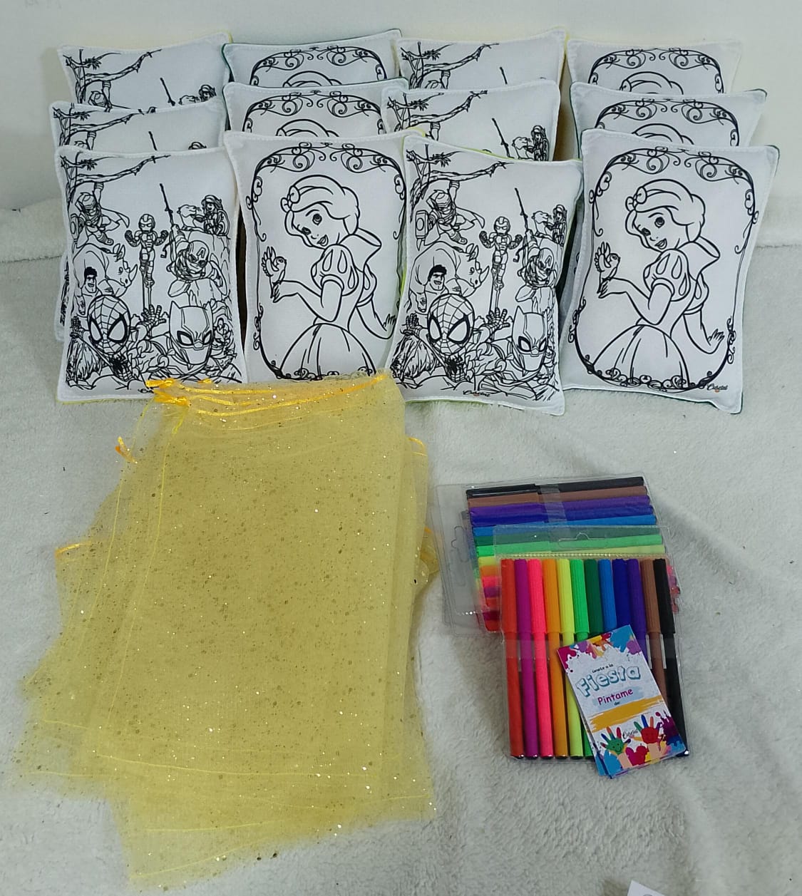 Kit cojin para pintar + 4 plumones + bolsita tull dorada + tarjetica para marcar
