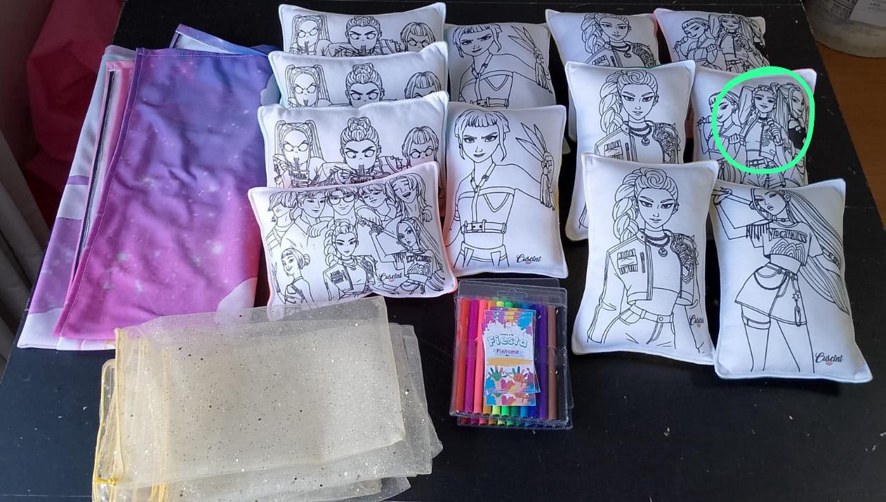 Kit cojin para pintar + 4 plumones + bolsita tull dorada + tarjetica para marcar