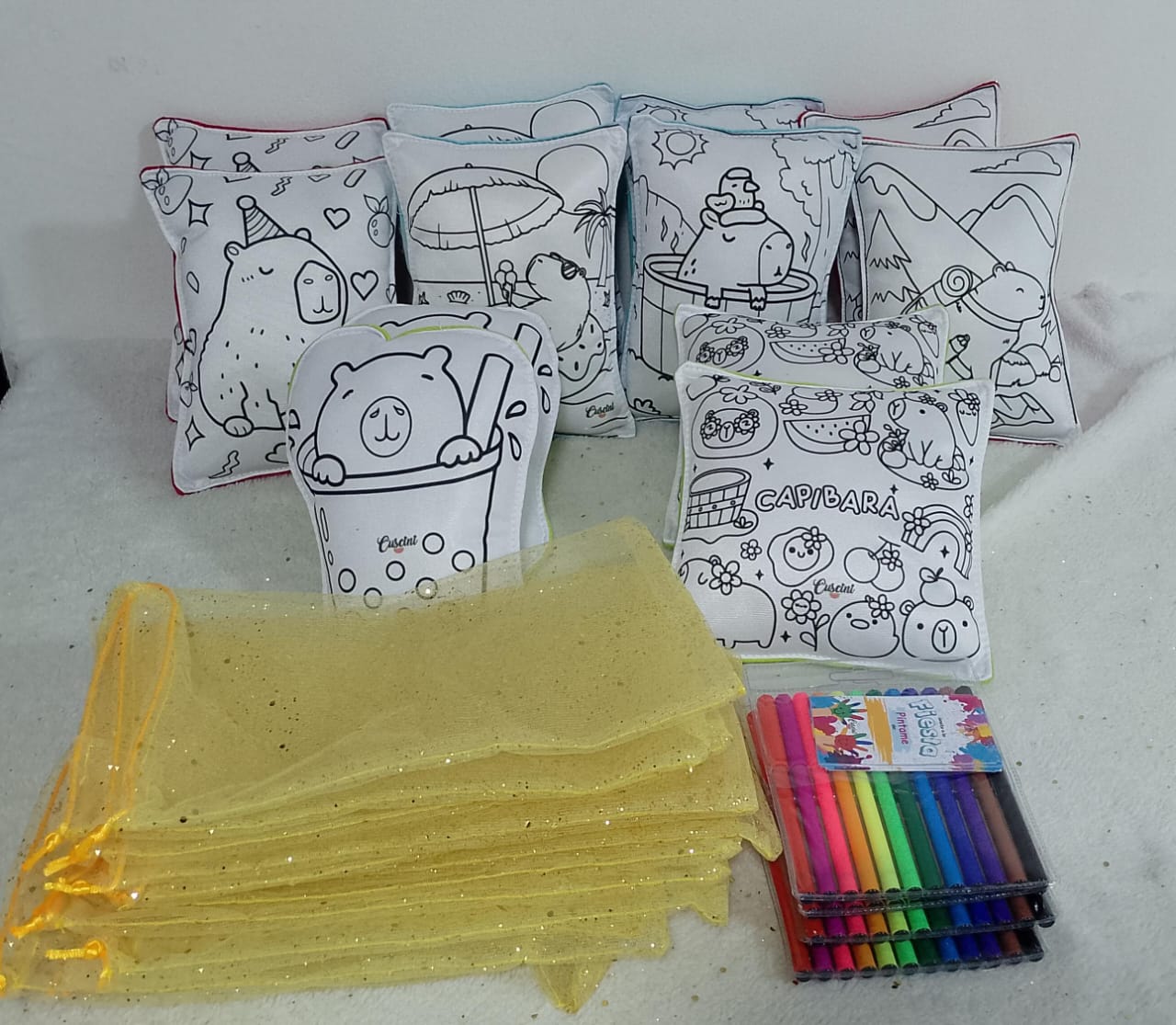 Kit cojin para pintar + 4 plumones + bolsita tull dorada + tarjetica para marcar