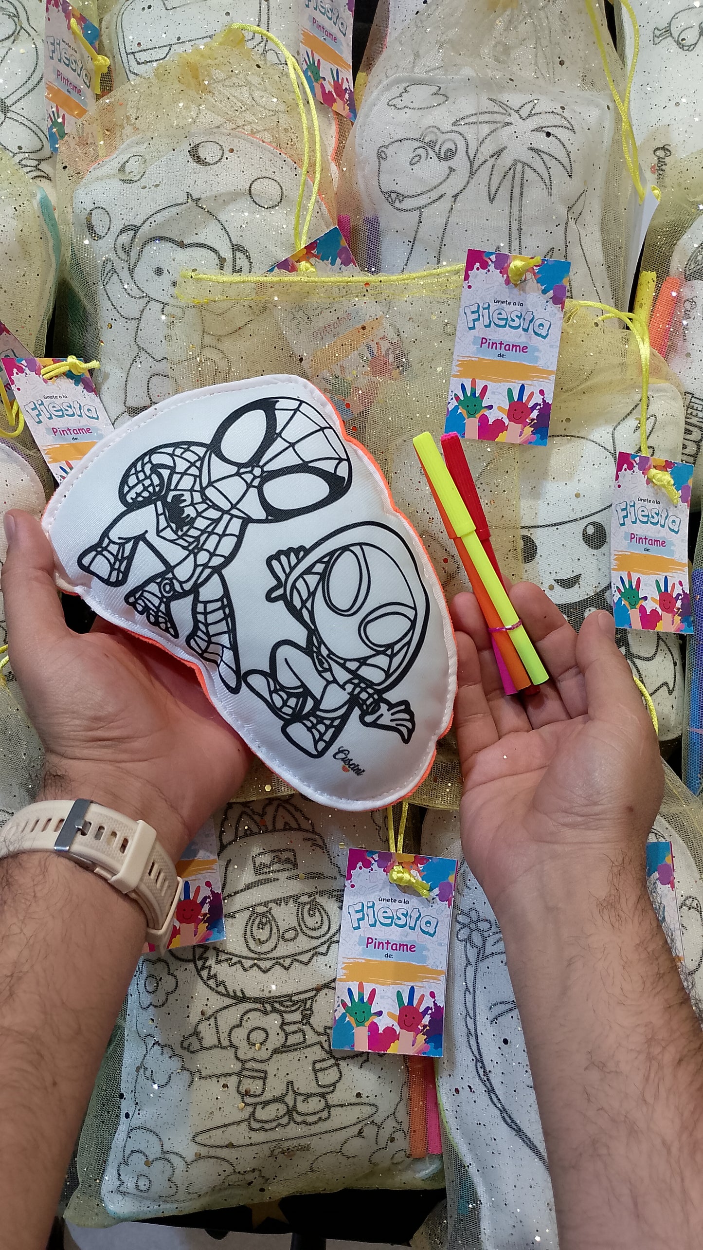 Kit cojin para pintar + 4 plumones + bolsita tull dorada + tarjetica para marcar