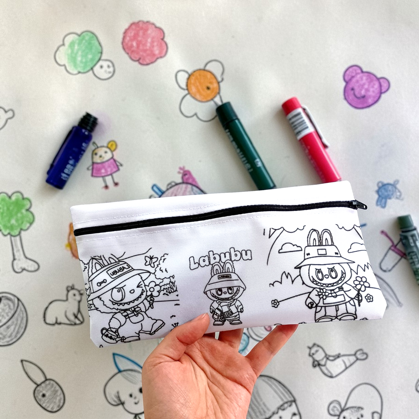 1 Cartuchera para pintar con 12 plumones